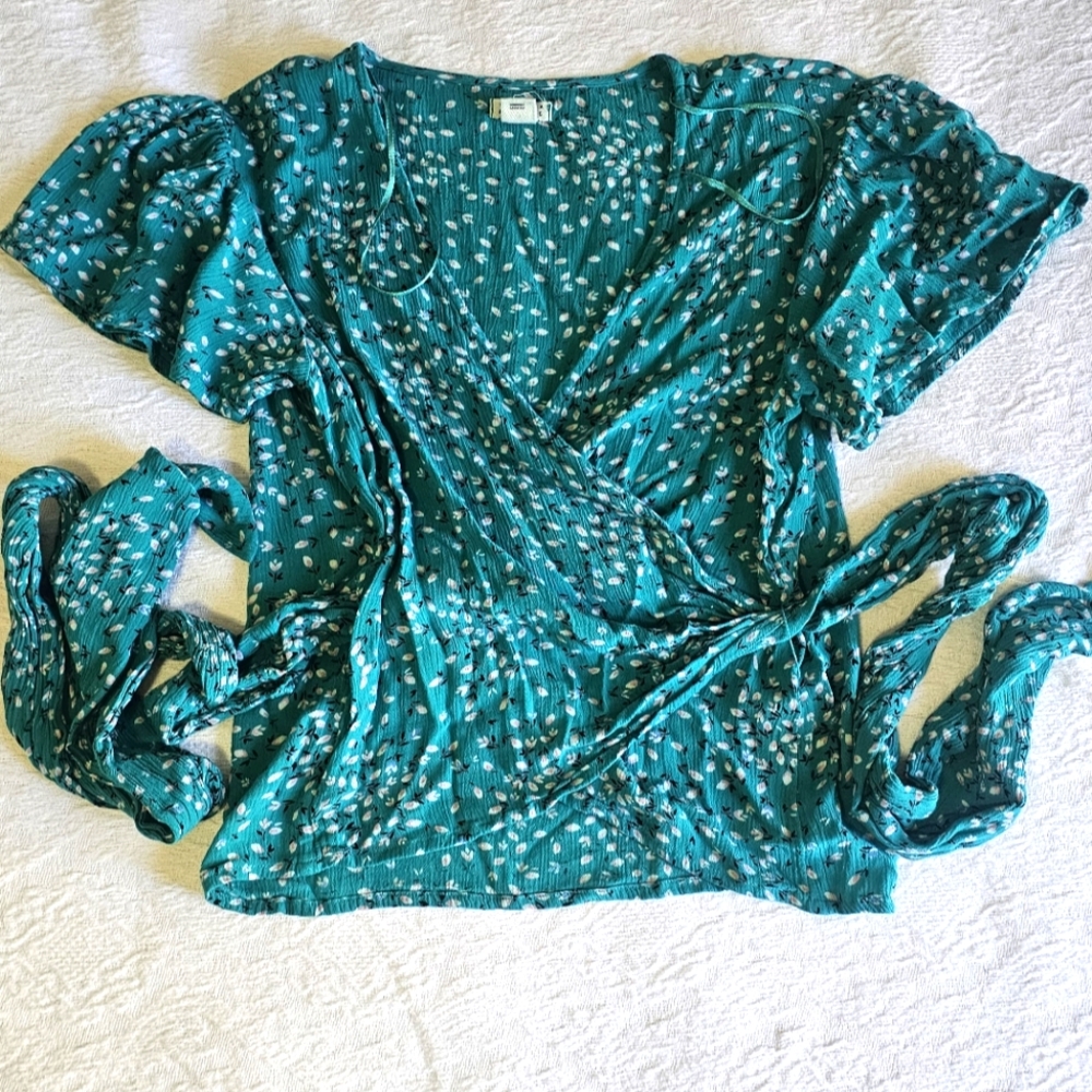 Billabong Floral wrap tie crop top